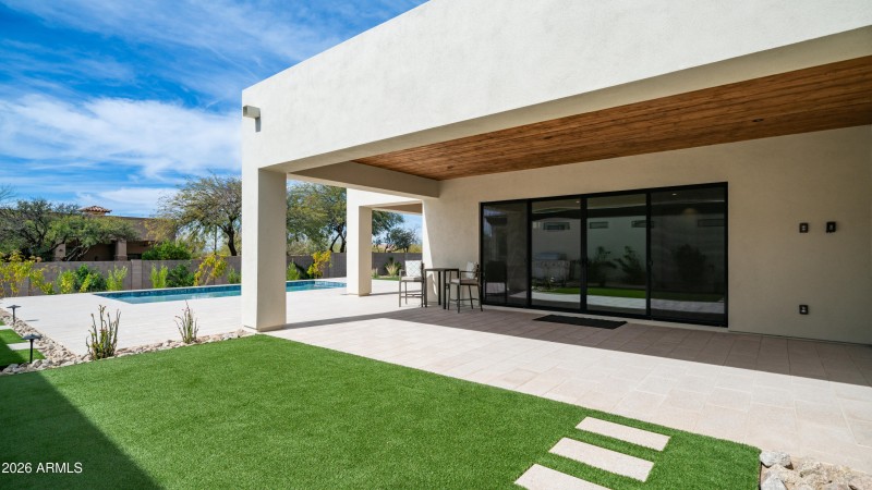 31388 Daylight Exterior Photos-10