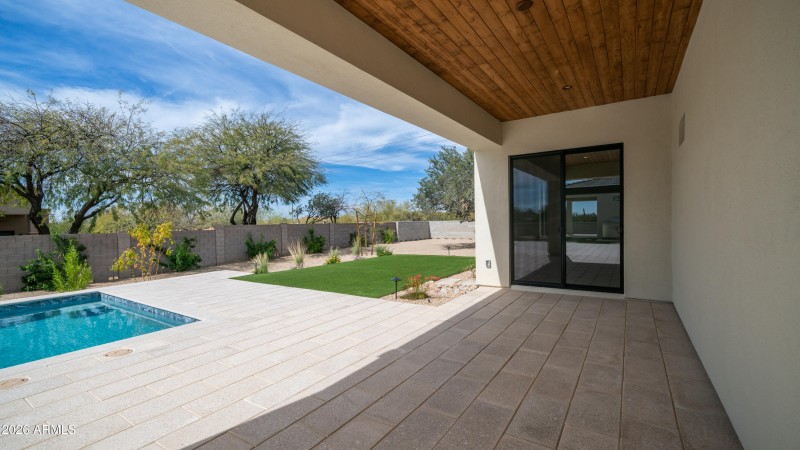 31388 Daylight Exterior Photos-11