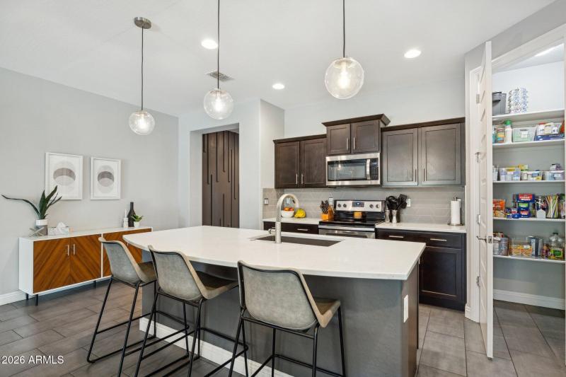 8-web-or-mls-10915-e-travertine-ave