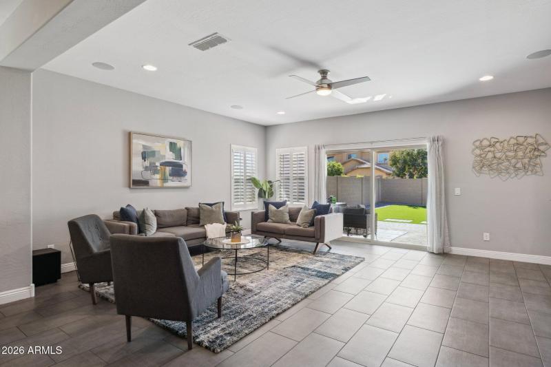 11-web-or-mls-10915-e-travertine-ave