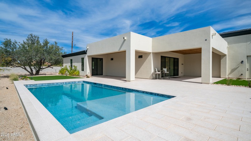 31388 Daylight Exterior Photos-16