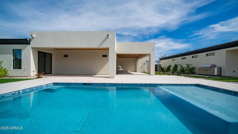 31388 Daylight Exterior Photos-17