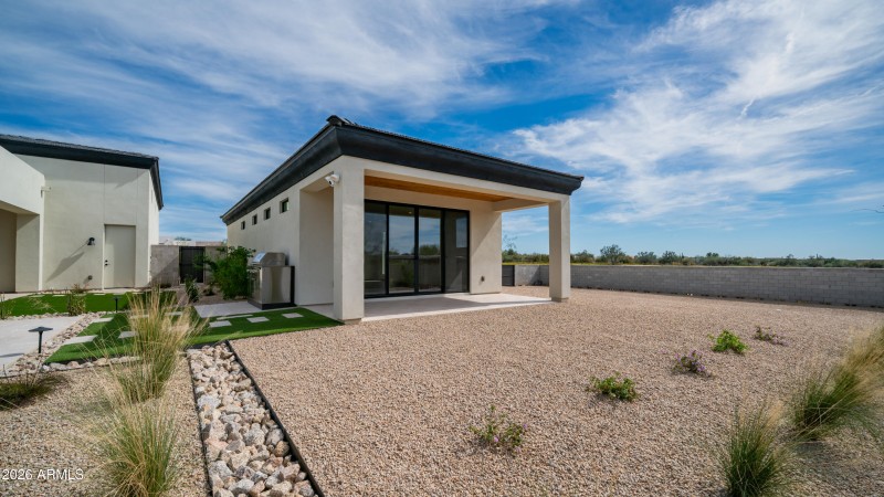 31388 Daylight Exterior Photos-23
