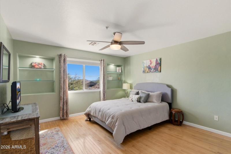 Bedroom 2 w/ walk-in closet