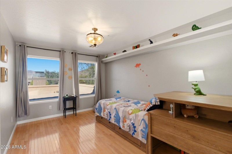 Bedroom 4 w/ walk-in closet