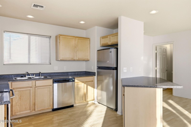 1975VillageDr-ShowLowAZ-7