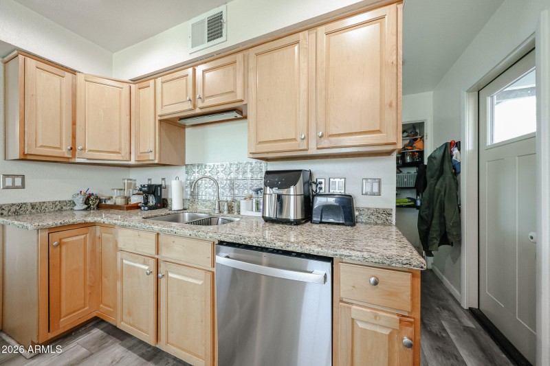 Maple cabinetss and granite counters