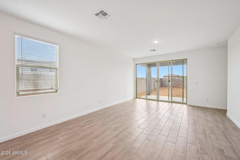 6-web-or-mls-La Senda Dr W-S1103-006