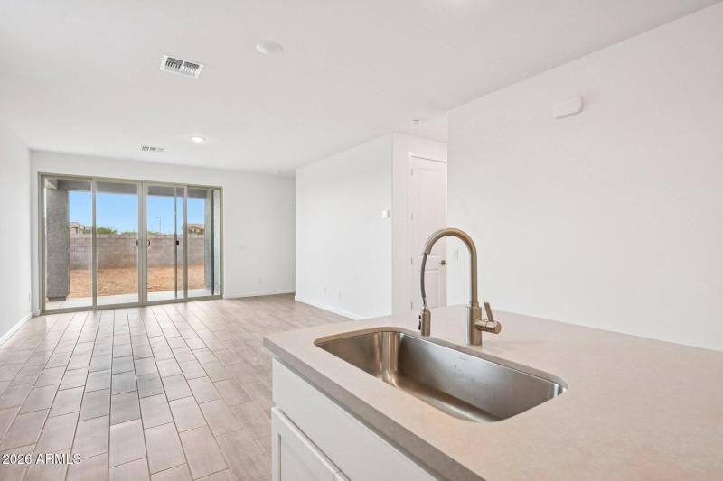 8-web-or-mls-La Senda Dr W-S1103-008