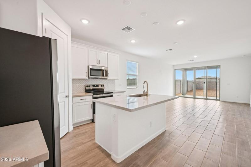 9-web-or-mls-La Senda Dr W-S1103-009