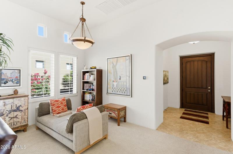 Entry w/ sitting area