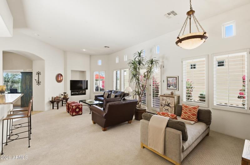 Living room w/ tall ceilings
