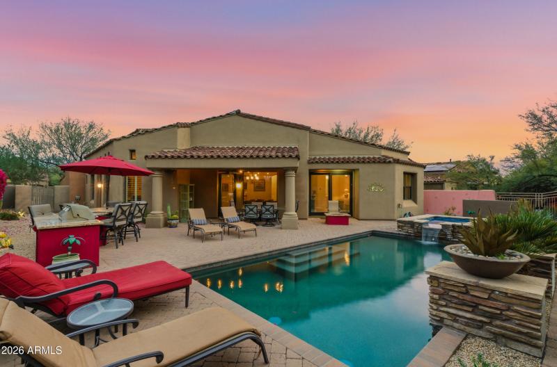 Pool, spa, covered patio + BBQ