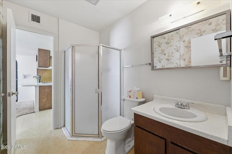 19-Ensuite Bathroom