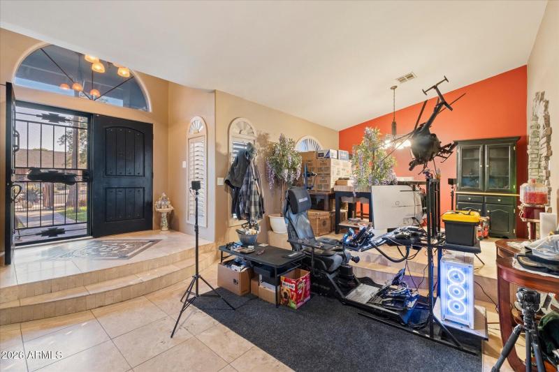 Entry Area w Raised Foyer