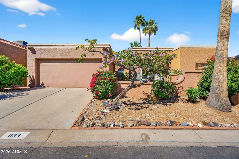 934 E BECKER Lane, Phoenix