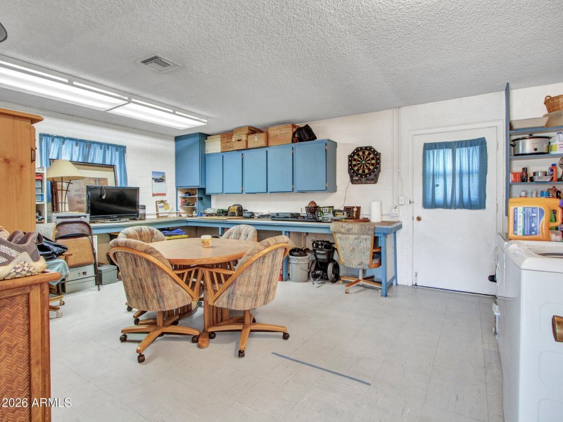 11-Laundry-&-Shop-(1)