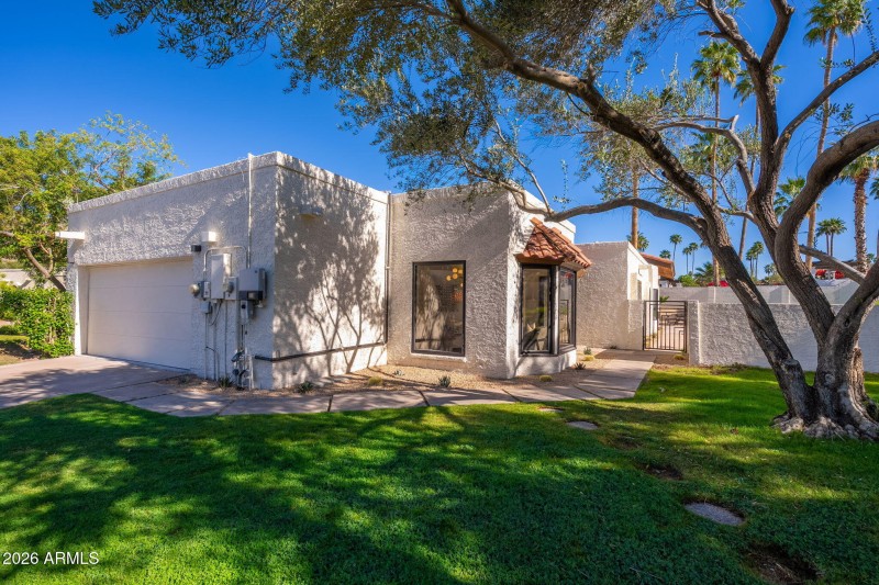 1926 E Augusta Ave - 02