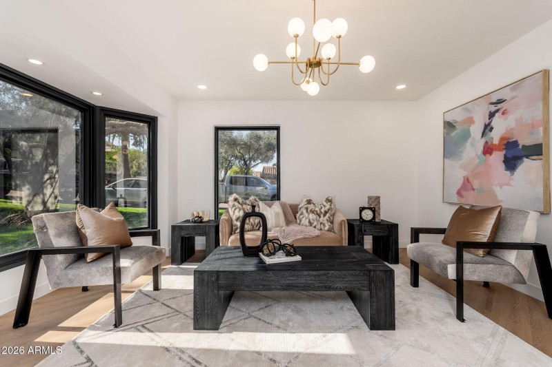 1926 E Augusta Ave - 07