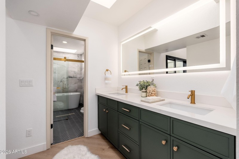 1926 E Augusta Ave - 31