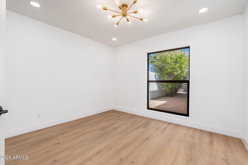 1926 E Augusta Ave - 36