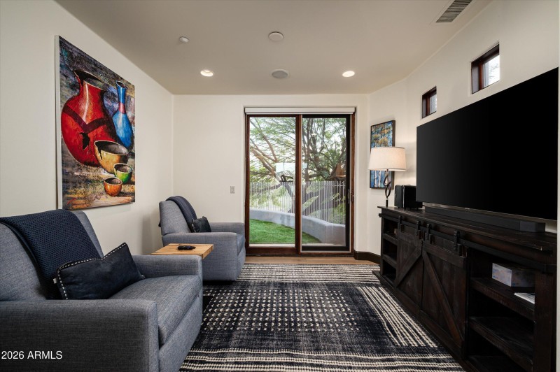 19-11343EApacheVistasDr-31