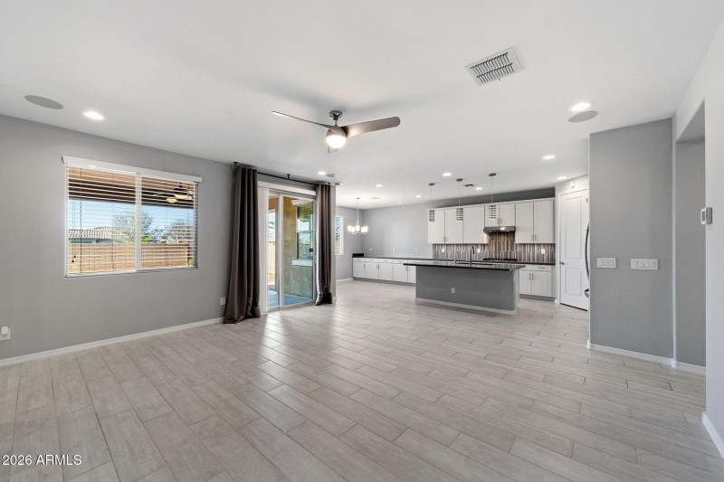 008__5706 S Winchester