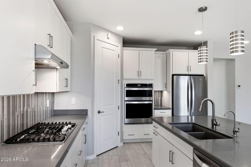 012__5706 S Winchester