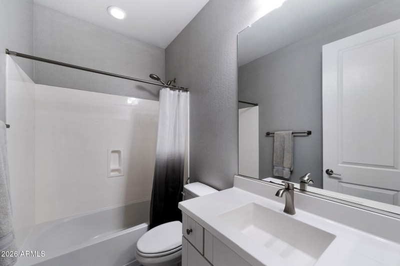 020__5706 S Winchester