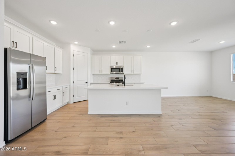 9-web-or-mls-77th Dr-S1403-009