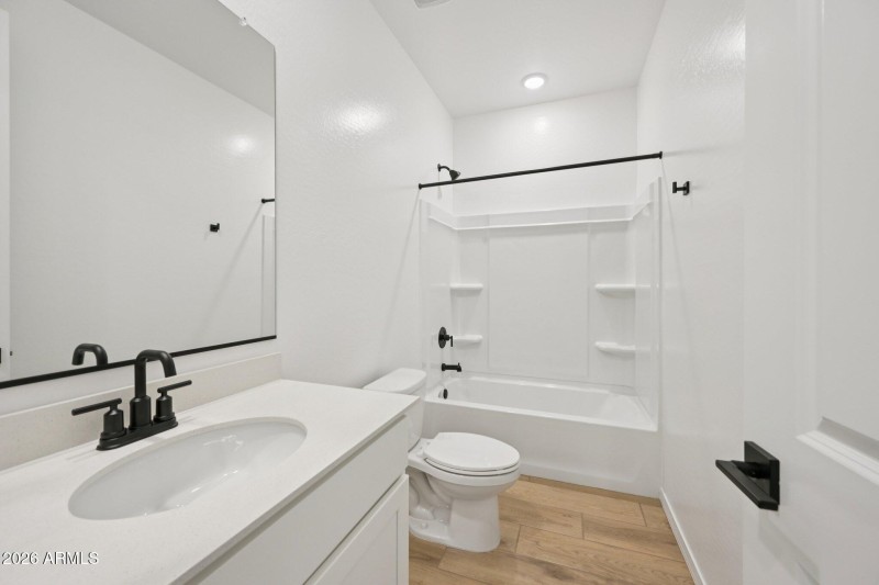 27-web-or-mls-77th Dr-S1403-027