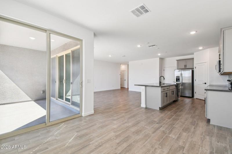 11-web-or-mls-W Tamarisk Ave-S1403-011