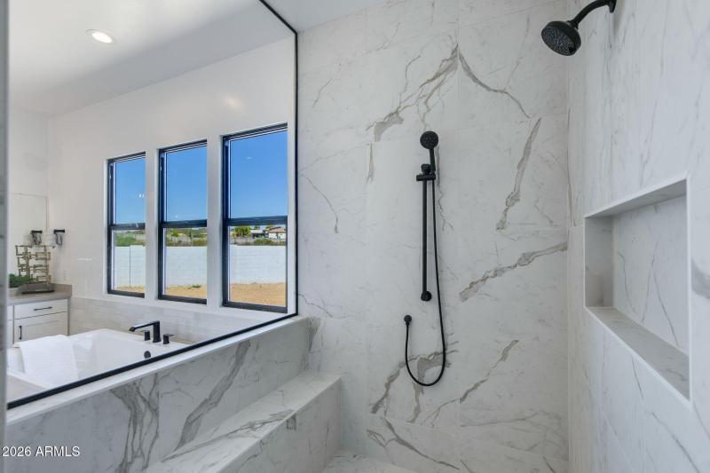 Expansive Shower