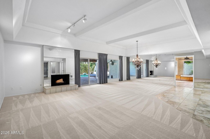 7-web-or-mls-E Solano Dr-L1403-007