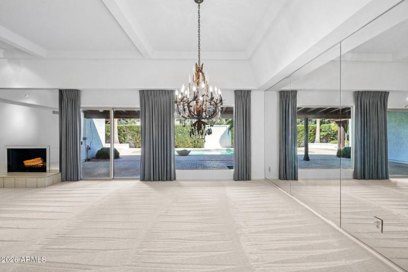 9-web-or-mls-E Solano Dr-L1403-009