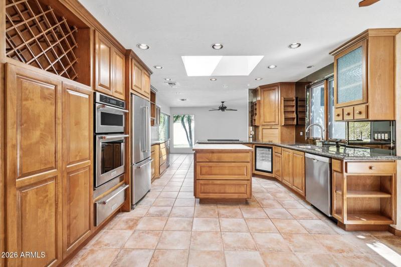 14-web-or-mls-E Solano Dr-L1403-014