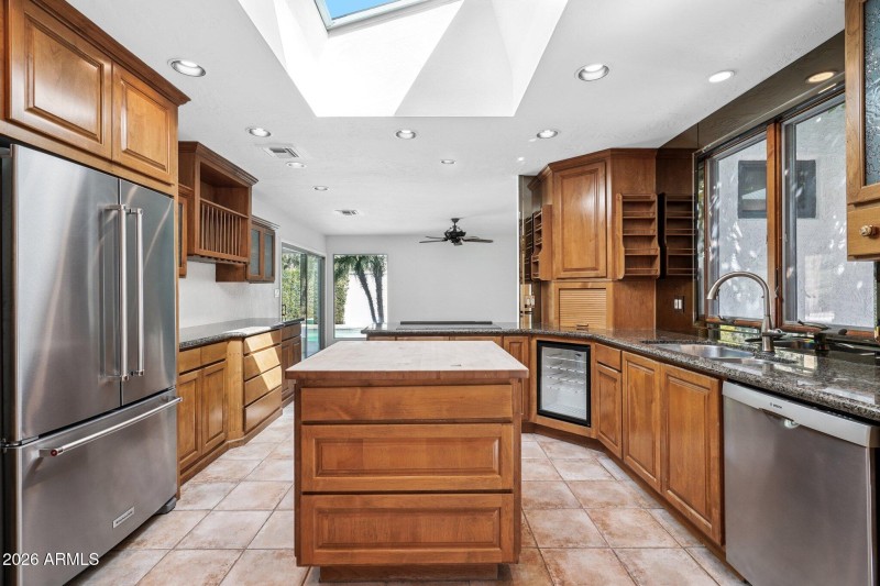 16-web-or-mls-E Solano Dr-L1403-016