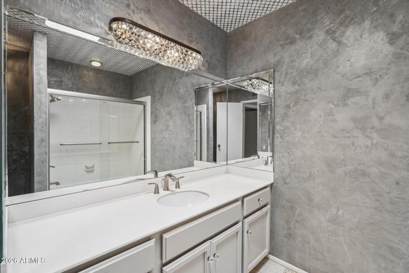 33-web-or-mls-E Solano Dr-L1403-033