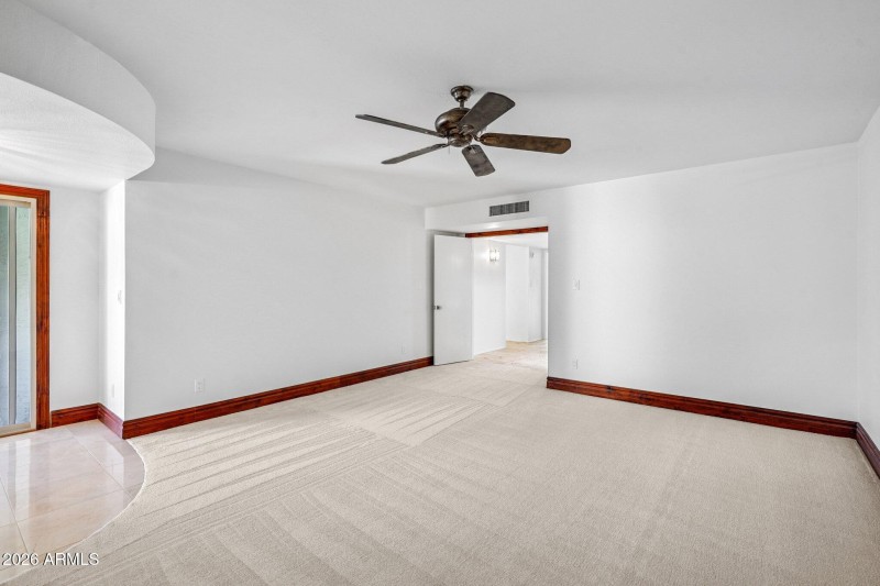 37-web-or-mls-E Solano Dr-L1403-037