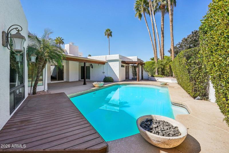 64-web-or-mls-E Solano Dr-L1403-064