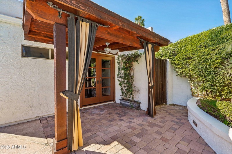 70-web-or-mls-E Solano Dr-L1403-070