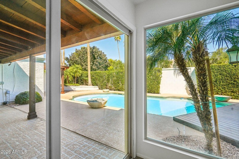 73-web-or-mls-E Solano Dr-L1403-073