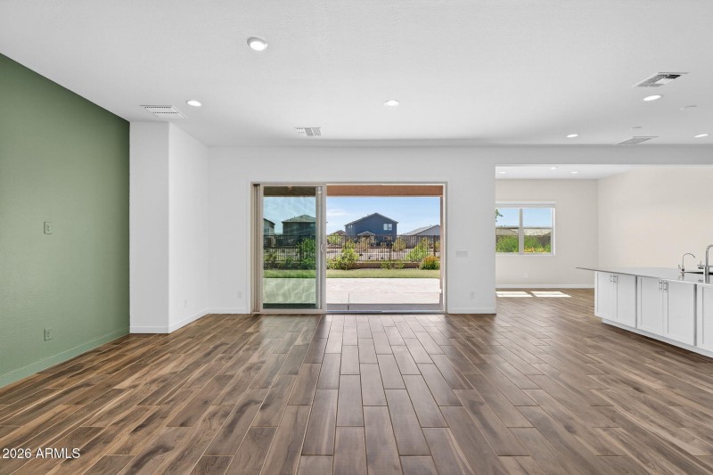 7-web-or-mls-077E Terrel St