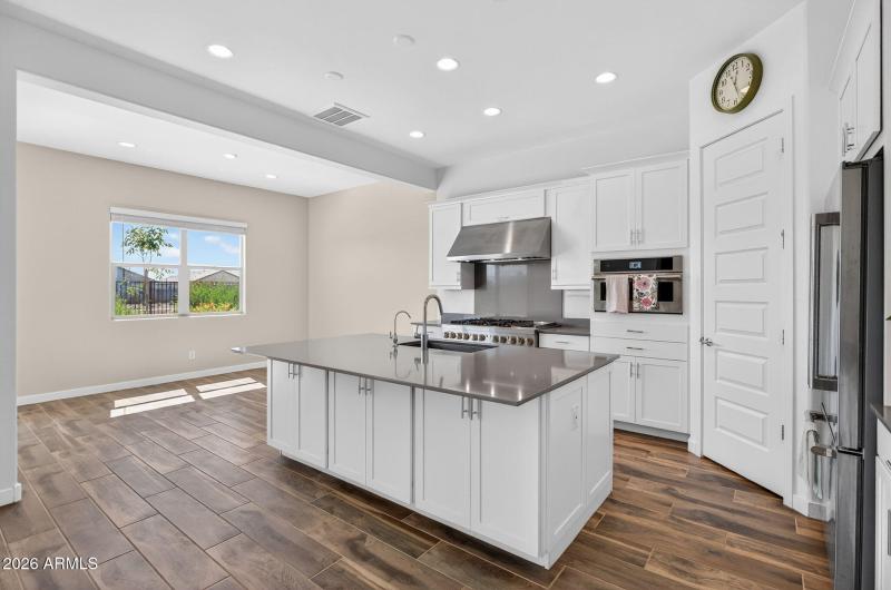 14-web-or-mls-068E Terrel St