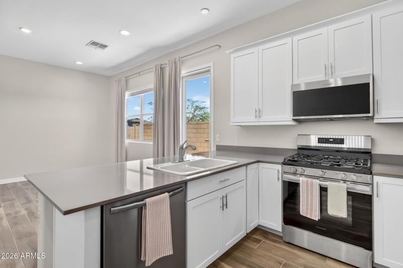 27-web-or-mls-061E Terrel St