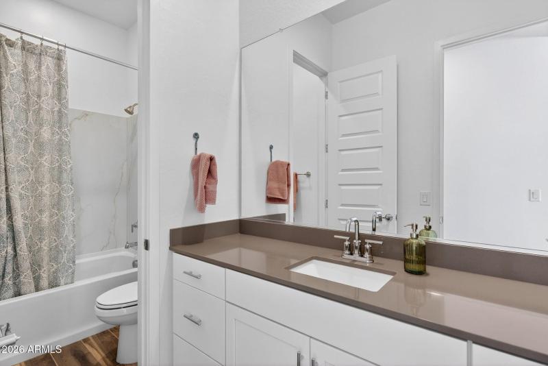 48-web-or-mls-036E Terrel St