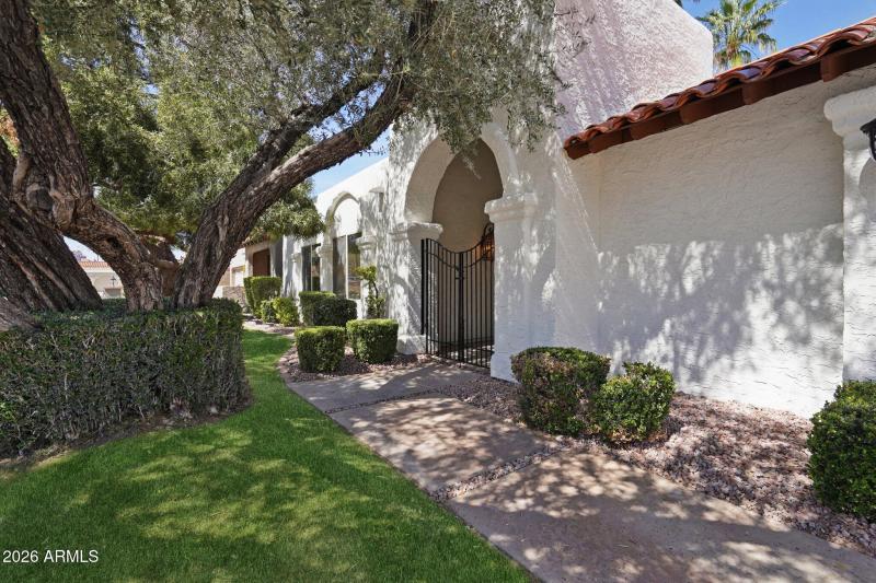 1-web-or-mls-E Solano Dr-L1703-001