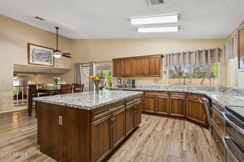 26-web-or-mls-10908-n-57th-ave