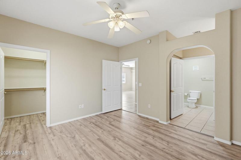 Primary Suite w/ walk in closet