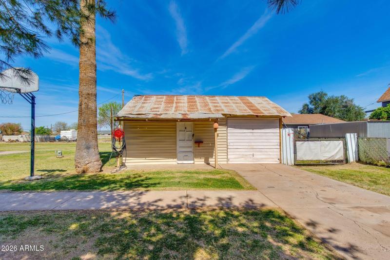 Garage/Workshop